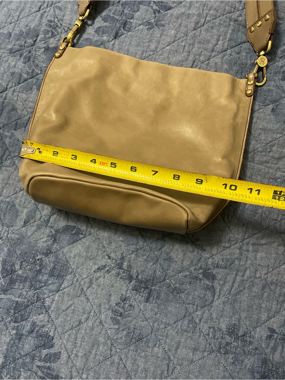 HOBO Leather Hobo Bag in gray - Picture 7 of 8